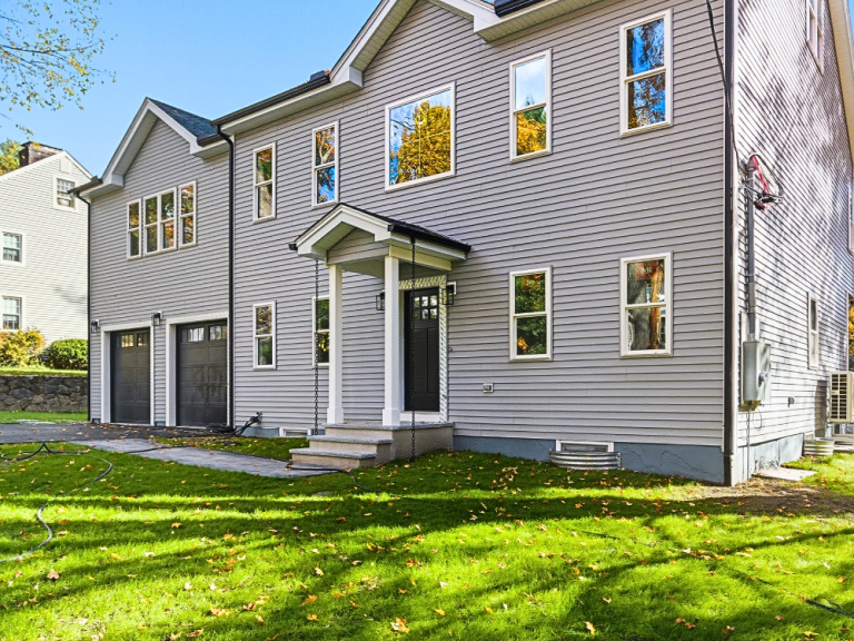 20 Pine Hill Rd, Lynnfield, MA 01940